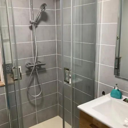 Bleu Idealement Situe Gare Coeur De Acces Bus Direct Futuroscope 公寓