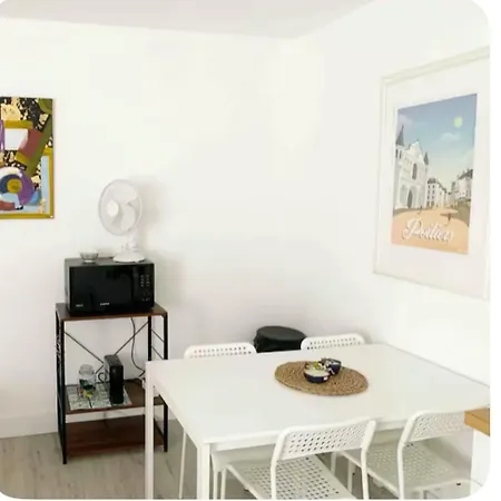 Bleu Idealement Situe Gare Coeur De Acces Bus Direct Futuroscope *